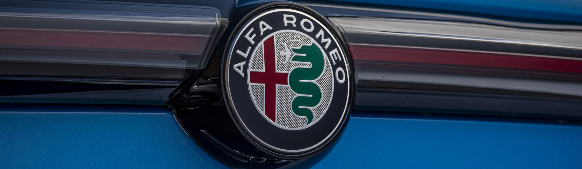 Primo piano anteriore Blu Alfa Romeo