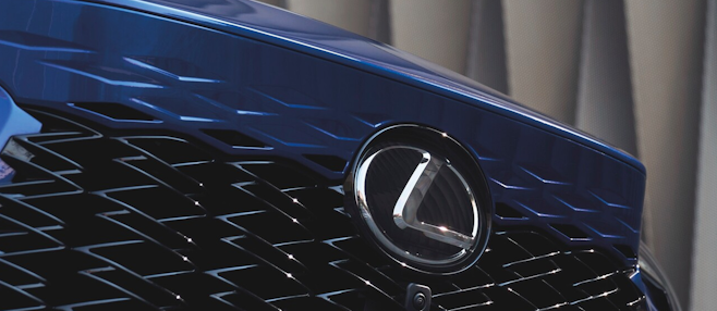 Lexus anteriore blu